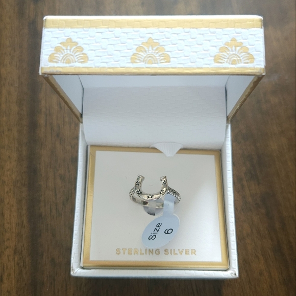 NWT Made In Bali Annika Witt Horsheshoe Ring- Size 6 - Picture 4 of 4